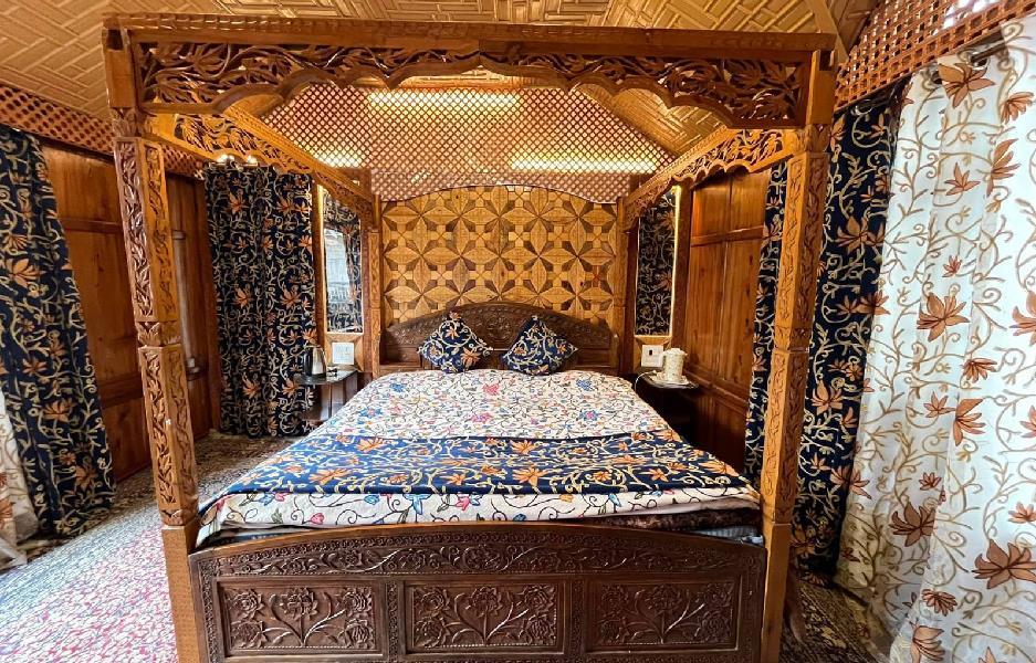 Young Shahzada Group Of House boats