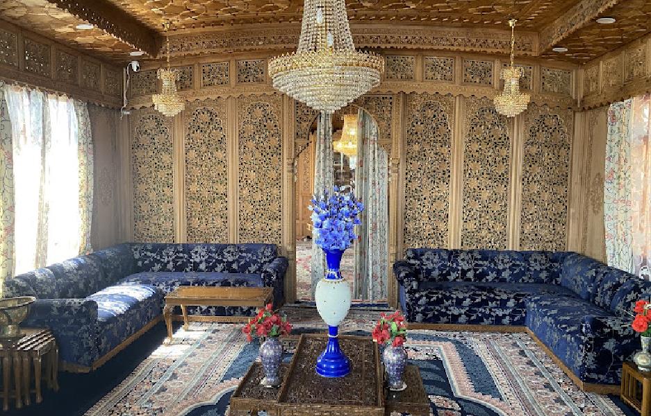 The Jewel In Crown Houseboats