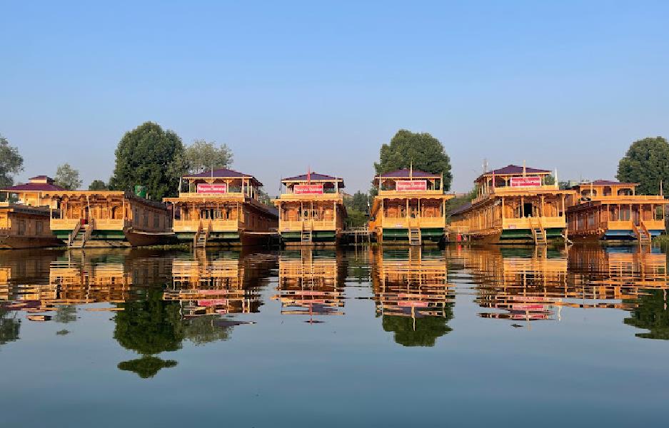 Wangnoo Sheraton Group of Houseboats