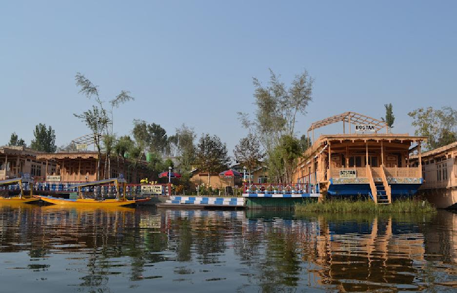Bostan Gulistan Houseboat