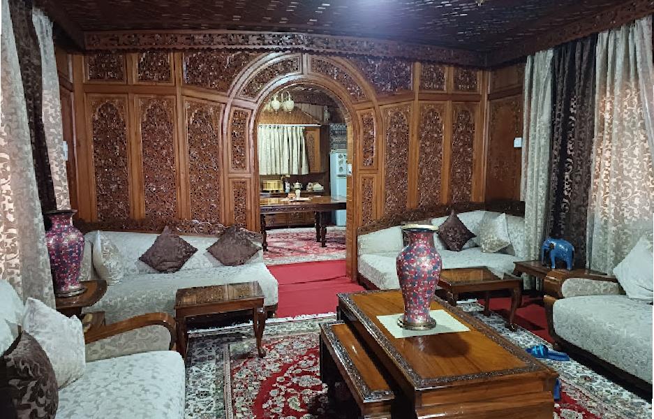 wangnoo heritage houseboat