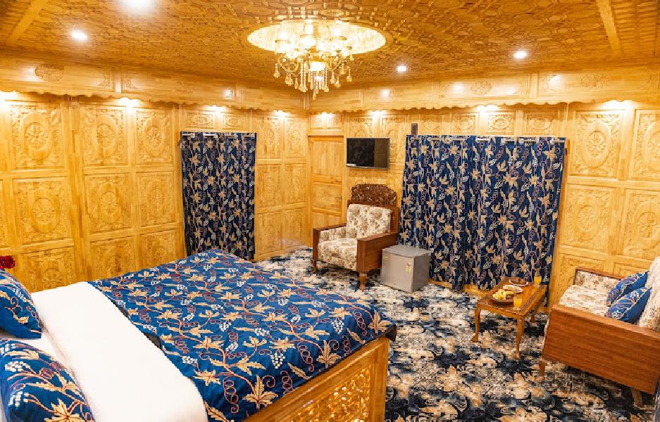 wangnoo heritage houseboat