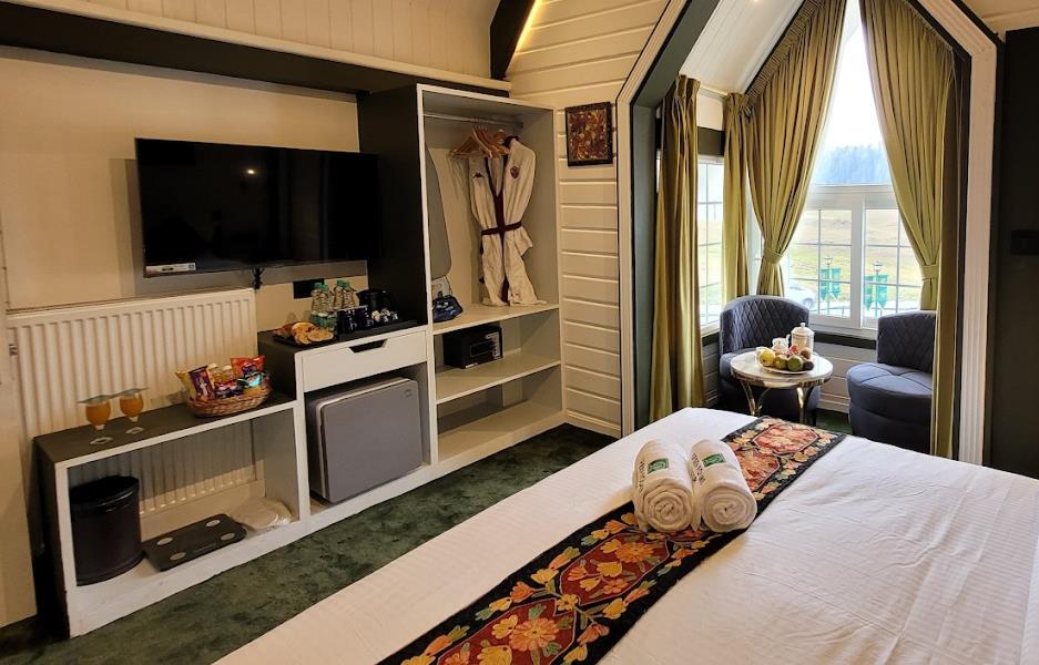 Green Rooms Resort Gulmarg