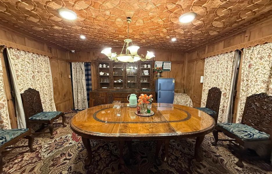 Royal Star Houseboat